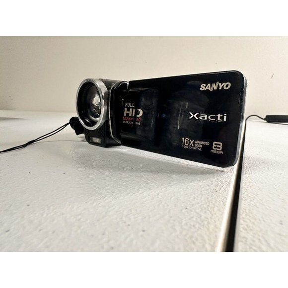 Sanyo Xacti VPC-FH1 Camcorder Digital Camera 16X Full HD 1080P - Picture 1 of 8